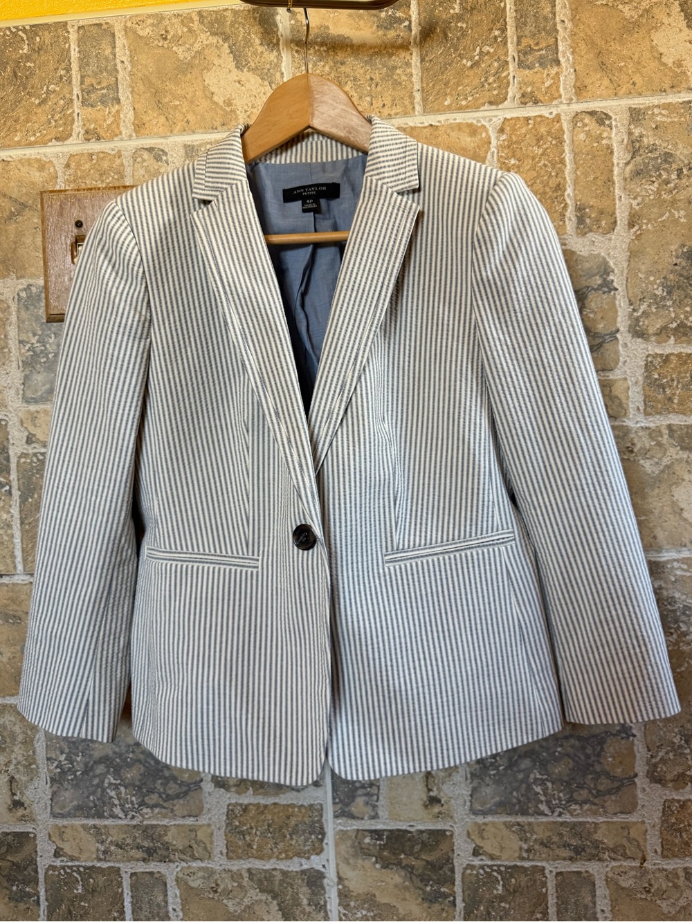 Ann Taylor Blazer 4 Petite Blue and White Striped Classic Seersucker